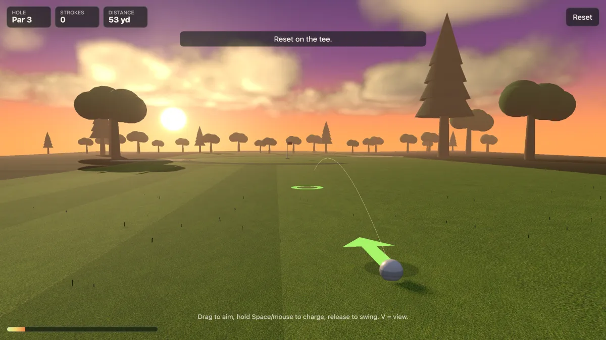 Photo Green Golf sunset fairway with aim arrow and golf ball on the tee